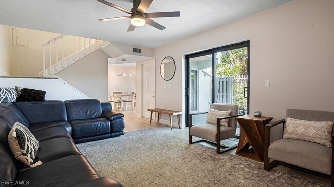 Foto del edificio - 6324 Sugar Bush Ln