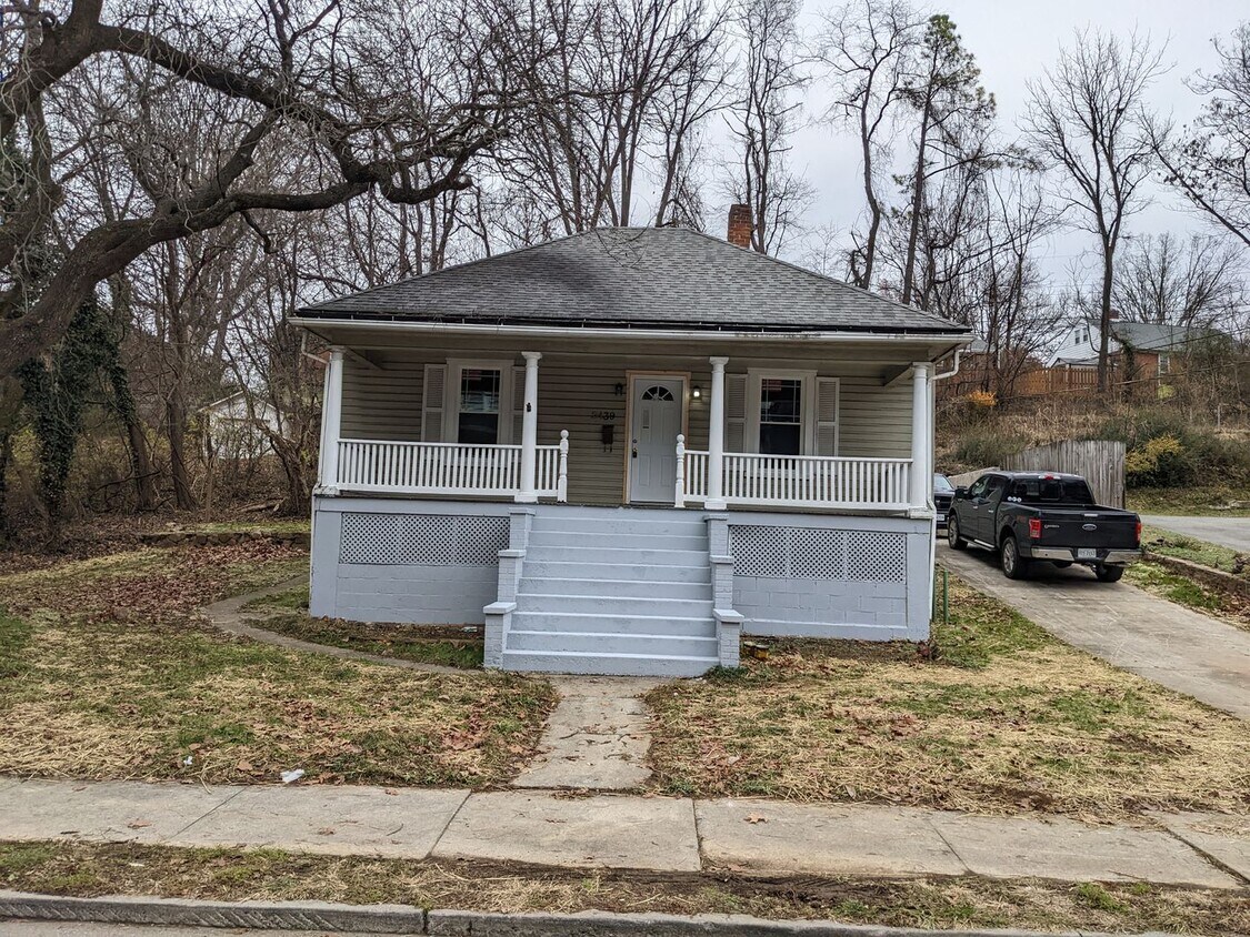 Raleigh Court 3 bed 1 bath Fresh Renovation House Rental in Roanoke