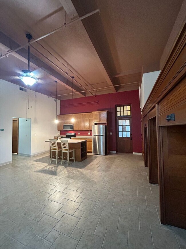 Foto del edificio - 1 Bed Apartment in Highland Park