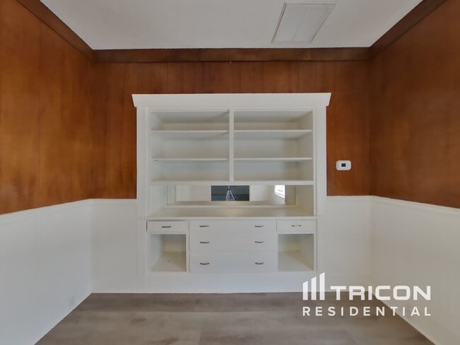 Foto del edificio - 102 Hewitt Ave