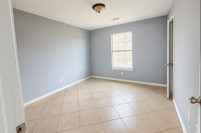 Building Photo - 1040 Darst Rd