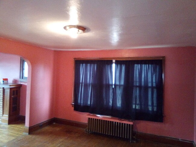 Building Photo - 248 Dewey Ave