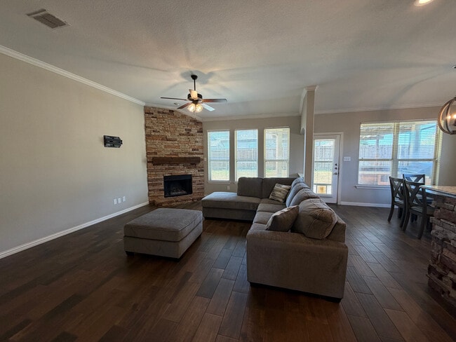 Building Photo - Room in House on Zanna Grace Way