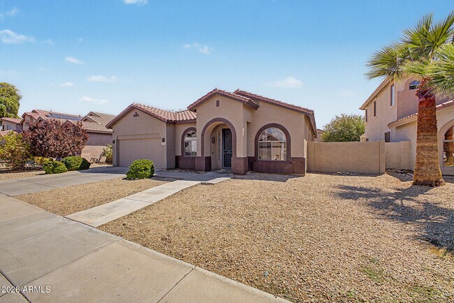 Building Photo - 7233 W Paradise Ln