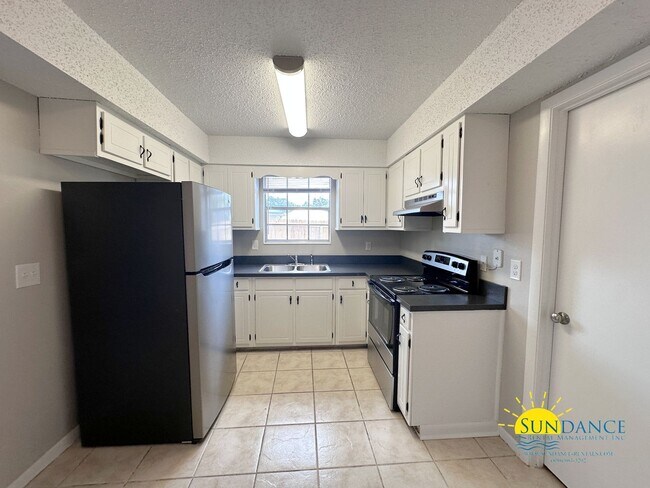 Foto del edificio - Completely Renovated 2-Bedroom Townhouse i...