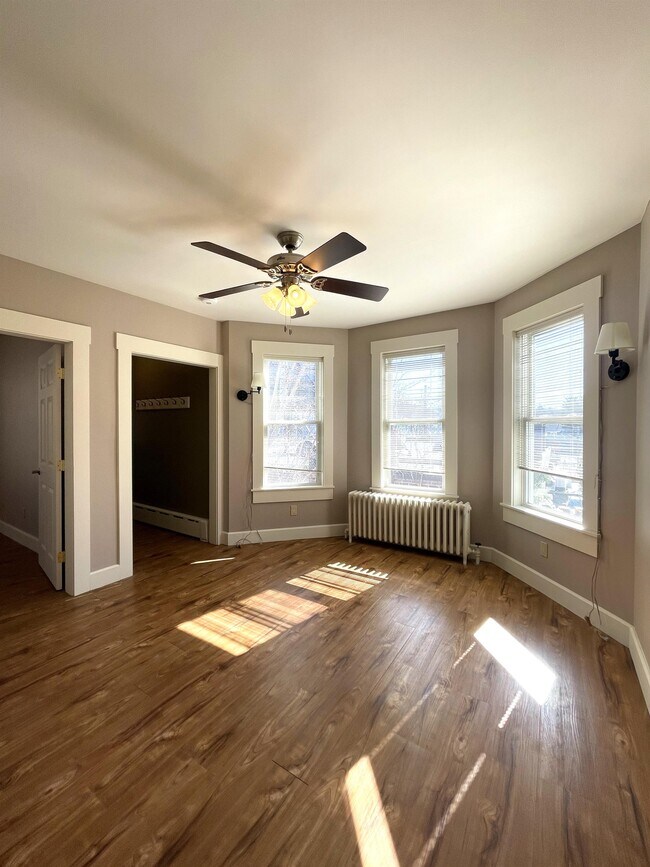 Foto del edificio - 4393 Washington St