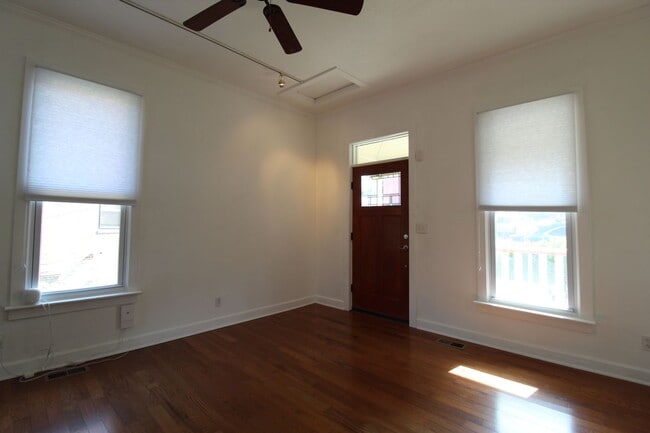 Building Photo - 2 Bedroom 1.5 Bath Home In KCMO