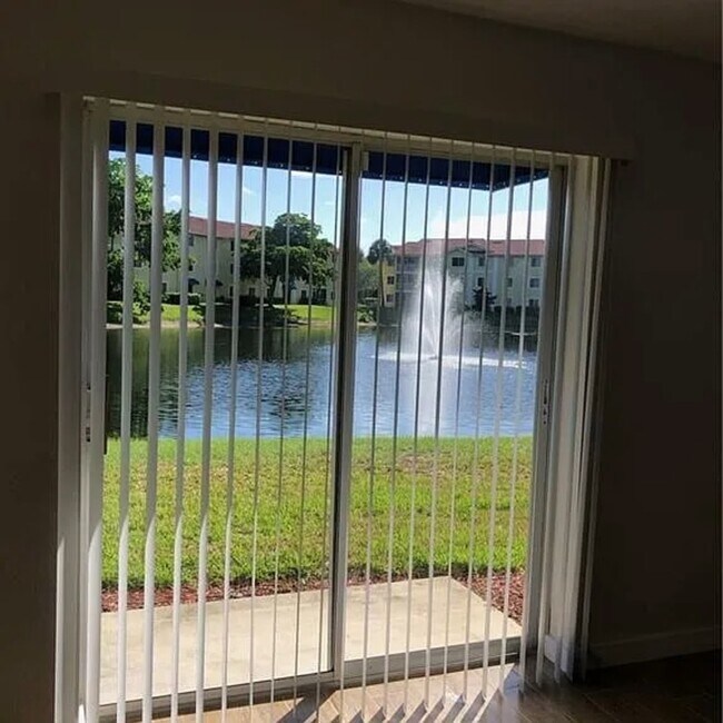 Foto del edificio - 8304 Key Royal Cir