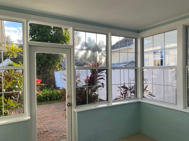sunroom - 612 Stetson St
