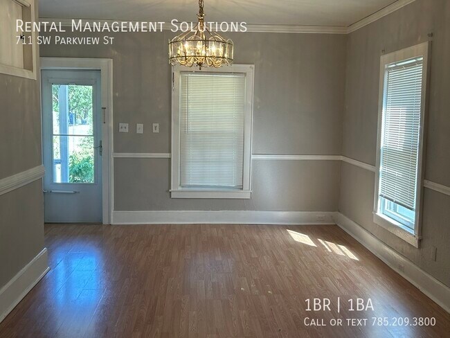 Building Photo - **MINUTES FROM GAGE PARK AND TOPEKA ZOO** ...