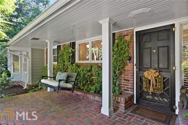 Building Photo - 2879 Castlewood Dr NW