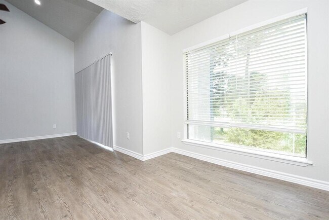 Foto del edificio - 13151 Walden Rd