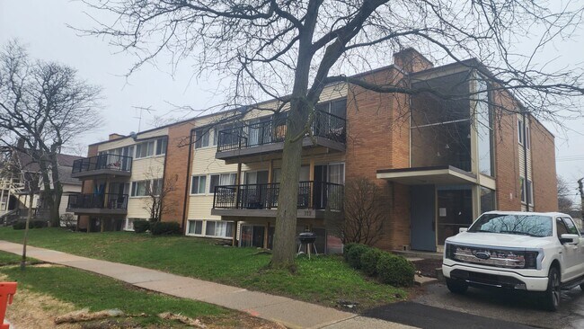 Foto del edificio - 915 S. Division