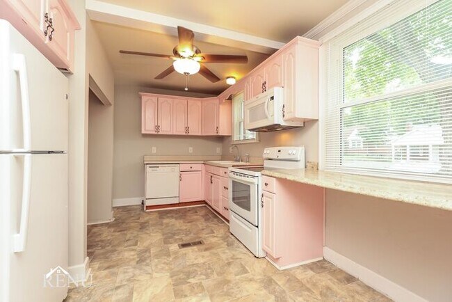Building Photo - 1717 Stewart Pl