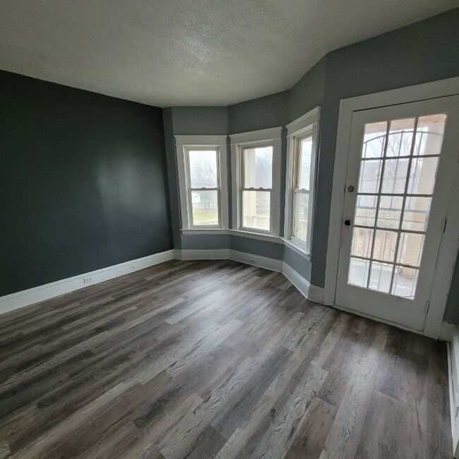 Building Photo - 9620 Elwell Ave