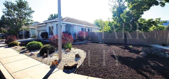 Building Photo - Beautiful 3 bedroom 2 bath plus 2 car garage in Damonte Ranch with New Carpet & Paint