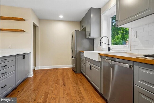 Foto del edificio - 223 Burgess Ave