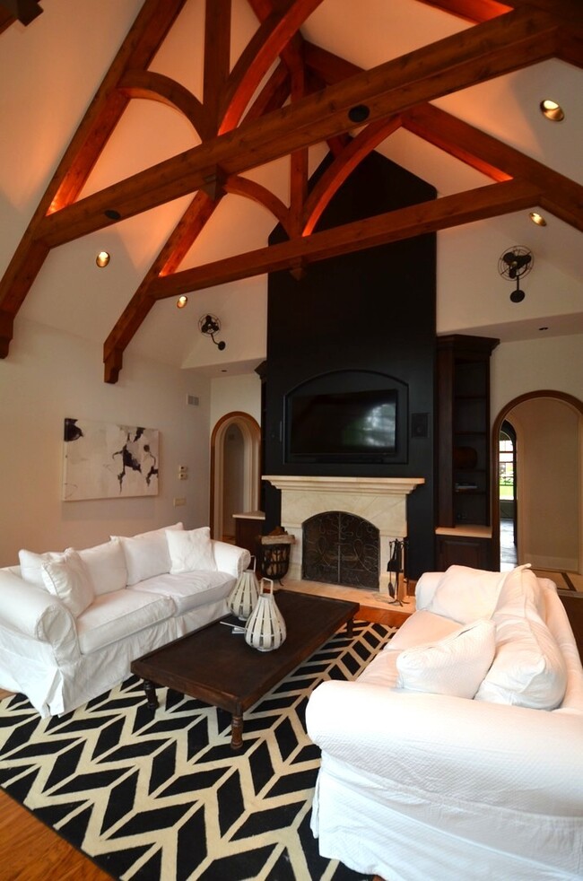 Foto del edificio - 1230 Heather Ln