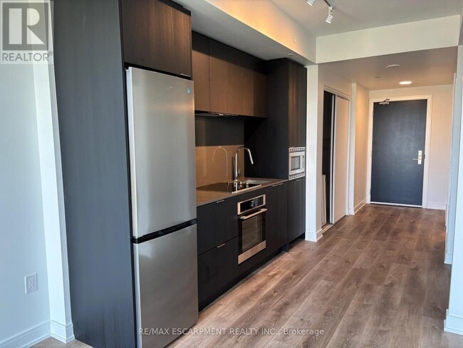 Building Photo - 3009-3009 Novar Rd