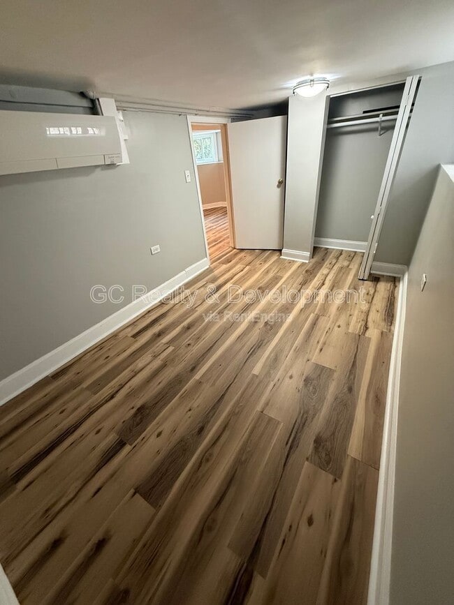 Building Photo - 2519 N Hamlin Ave