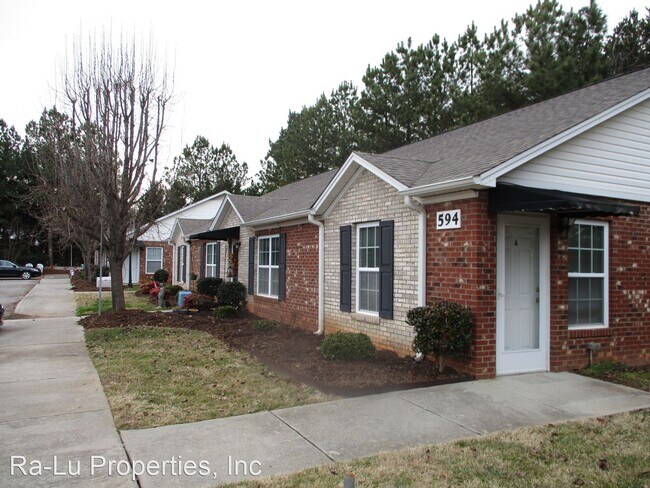 Building Photo - 2 br, 1 bath House - 598-B Piney Grove Rd
