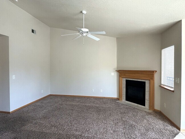 Foto del edificio - Spacious 2 Bedroom Greeley Condo - Available Now!