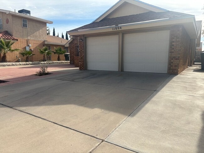 Building Photo - EASTSIDE HOME FOR RENT