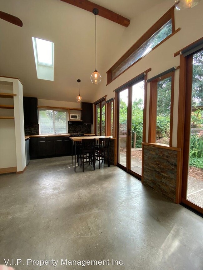 Foto del edificio - 1 br, 1 bath House - 15566 SE Lark Ave - A