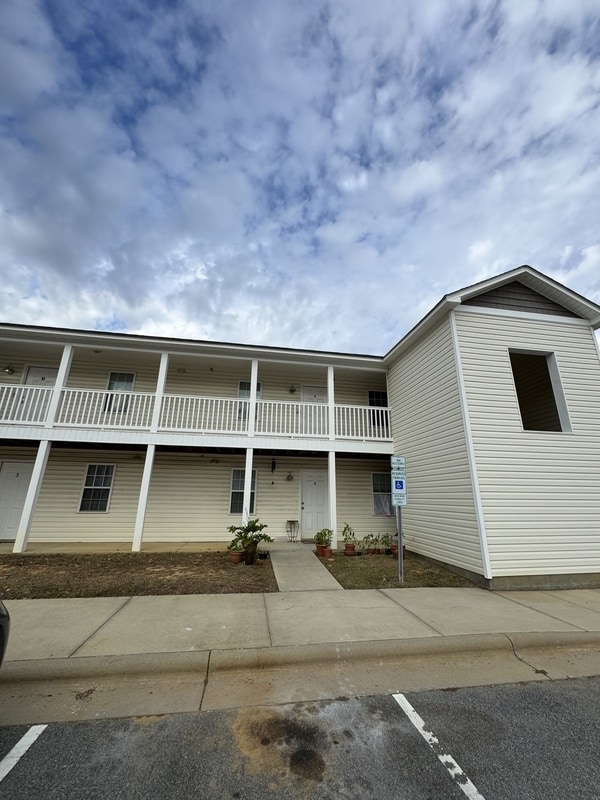 Primary Photo - 1150 Cross Creek Cir