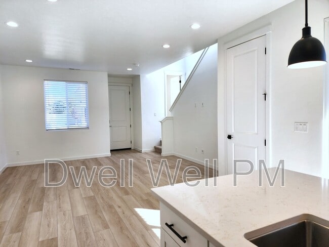 Building Photo - 12267 W Endsley Ln