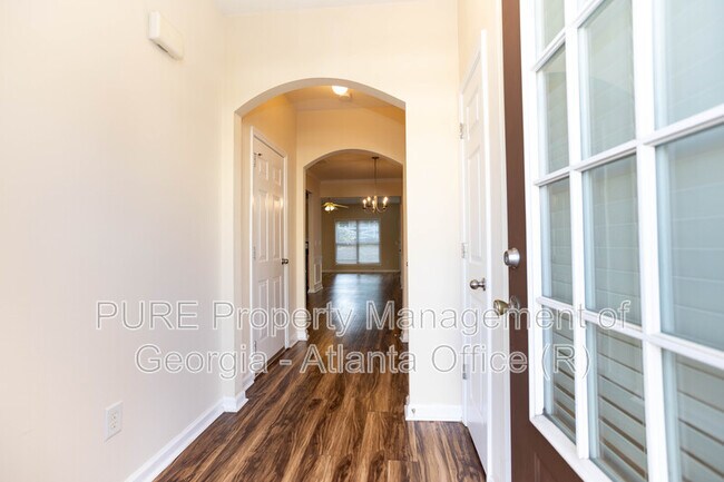 Building Photo - 2069 Lakeshore Overlook Dr