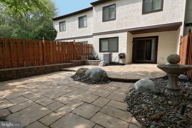 Building Photo - 72 5 Crown Royal Cir