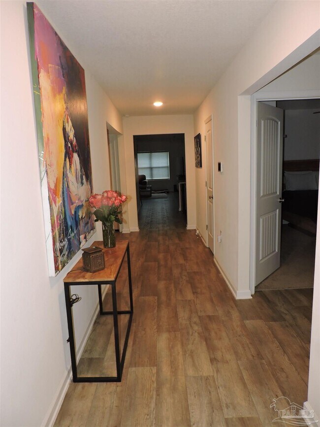 Foto del edificio - 6450 Churchill Cir