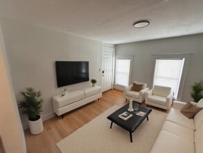 Building Photo - 3 Main St