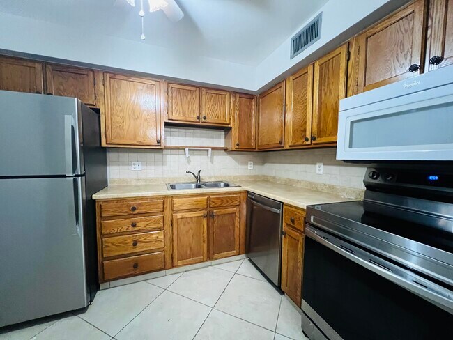 Foto del edificio - 9875 Pineapple Tree Dr