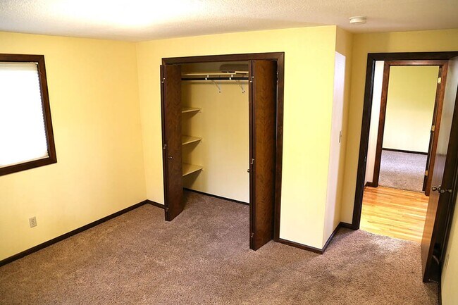 Building Photo - 4 bed 3 bath home, Lease through June 2027
