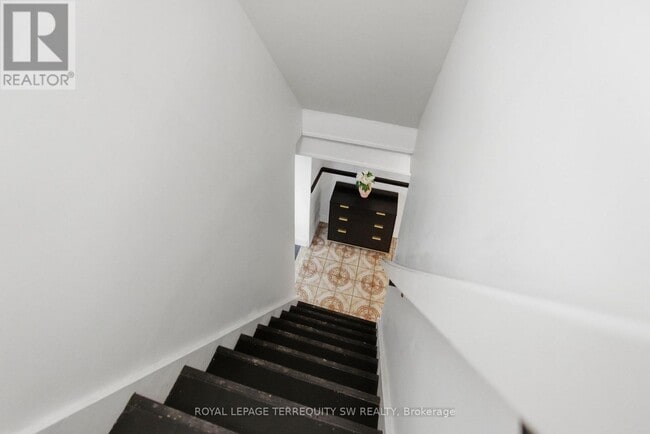 Building Photo - 497 Ossington Ave