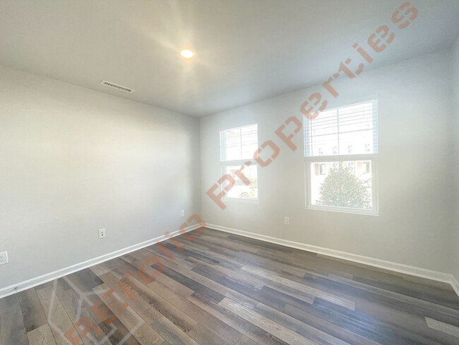 Foto del edificio - Gorgeous 3 Bedroom 3.5 Bath Townhome with ...