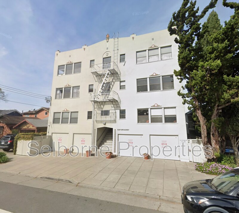 Primary Photo - 5339 Broadway