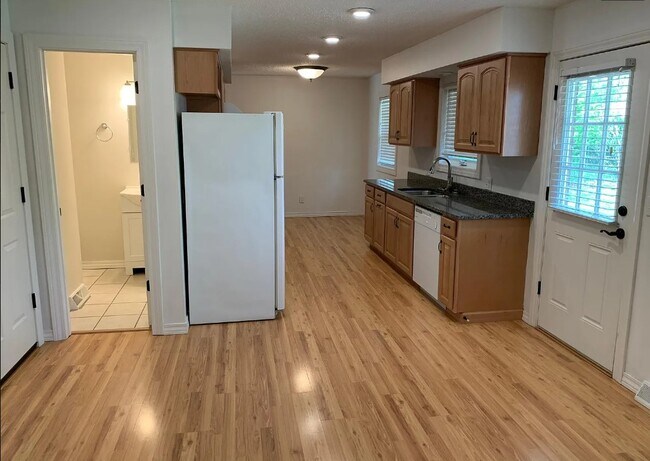 Foto del edificio - 1165 E Rosebrier St