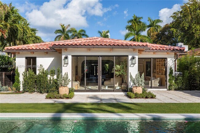 Building Photo - 4430 Royal Palm Ave