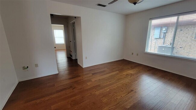 Foto del edificio - 214 Fireside Village Dr