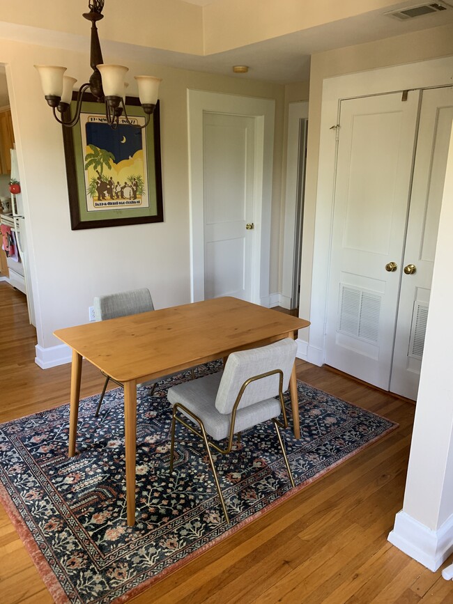 dining room - 1028 Saint Charles Ave. NE Apt. # 7