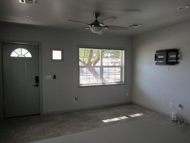 Building Photo - Charming Updated Patio Home in Historic District!