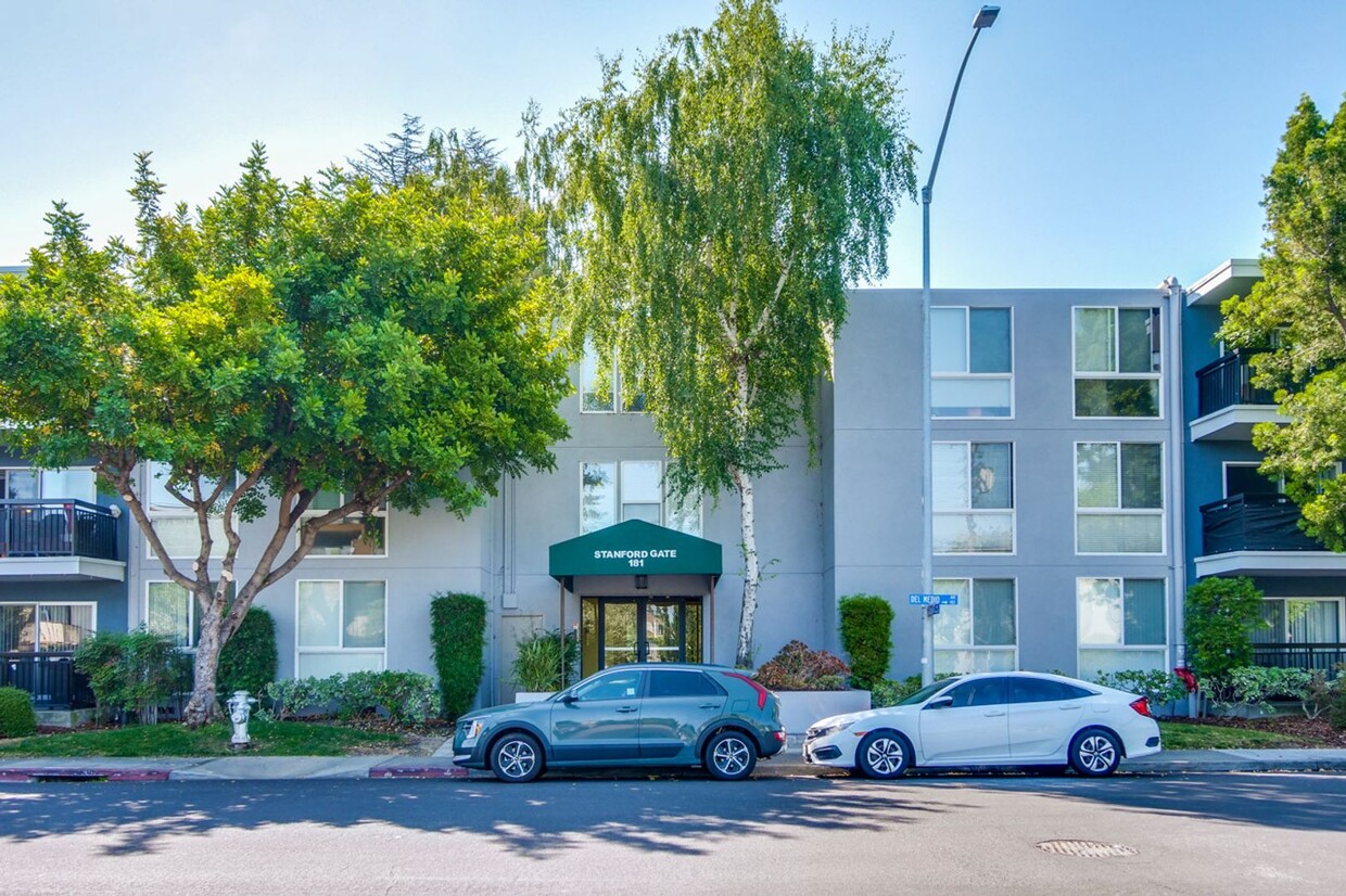 Primary Photo - Ground Floor Remodeled 2 Bed 1 Bath Condo ...