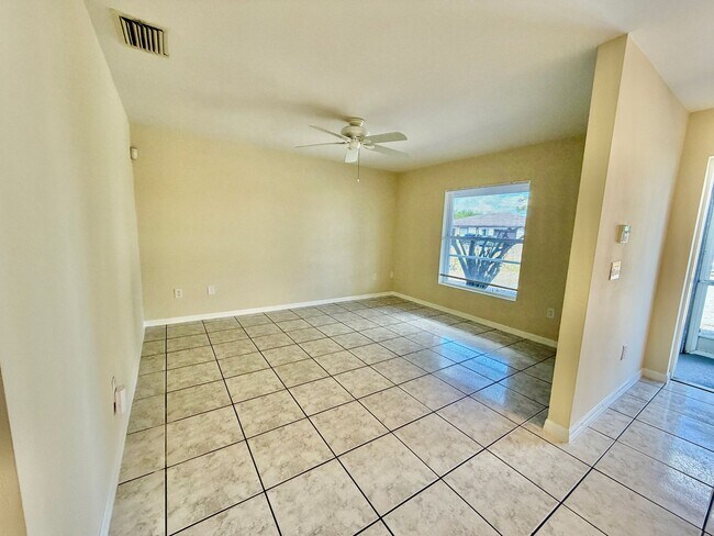 Building Photo - 3-Bedroom, 2-Bath Duplex with Screened Lanai & Included salt service and  Lawn Care