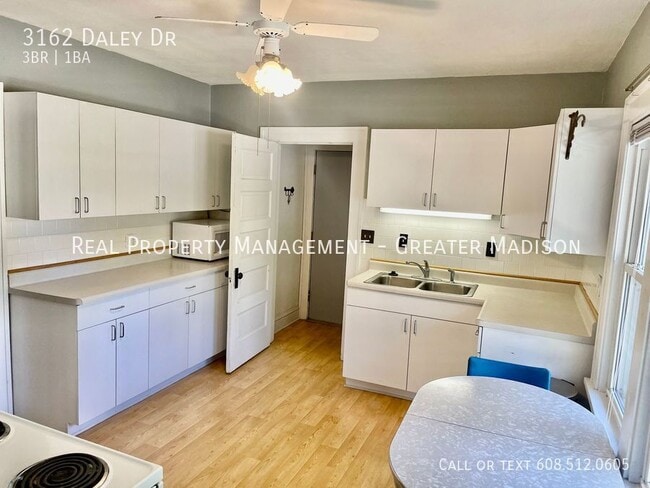 Foto del edificio - 3162 Daley Dr