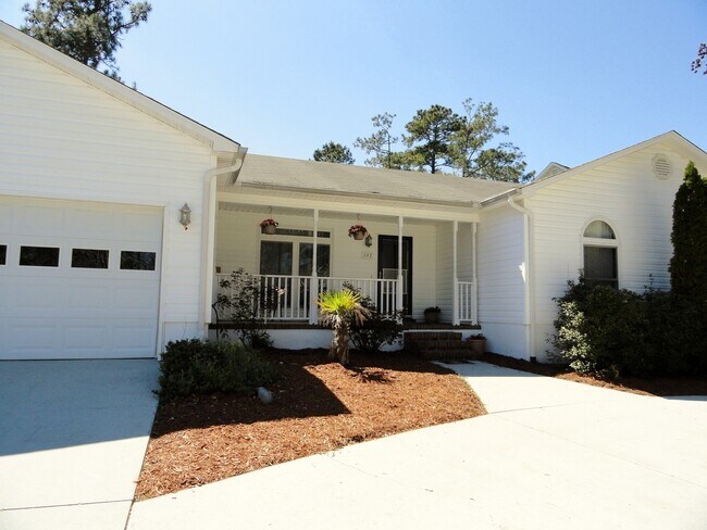 Building Photo - Community Water Access! Gorgeous Home!