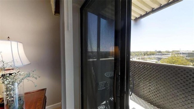 Foto del edificio - 300 Johnson Ferry Rd