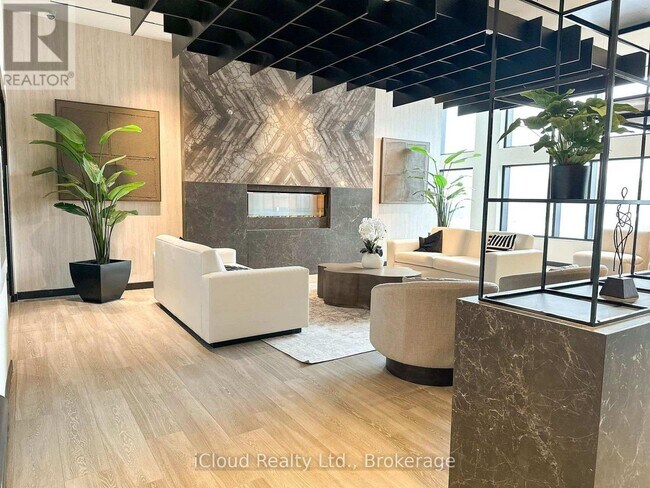 Photo du bâtiment - 8020 Derry Rd